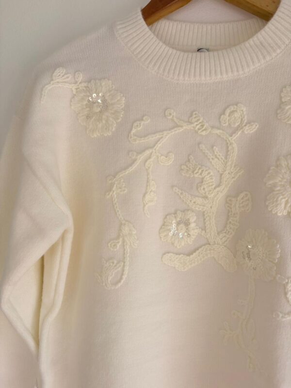 Sweater flores bordadas lentejuelas