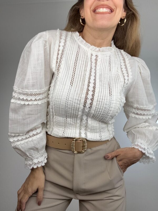 Blusa puntillas manga globo