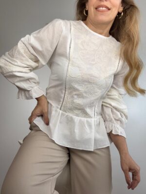 WhatsApp Image 2026-03-25 at 15.35.24 8 Blusa flores bordadas volados