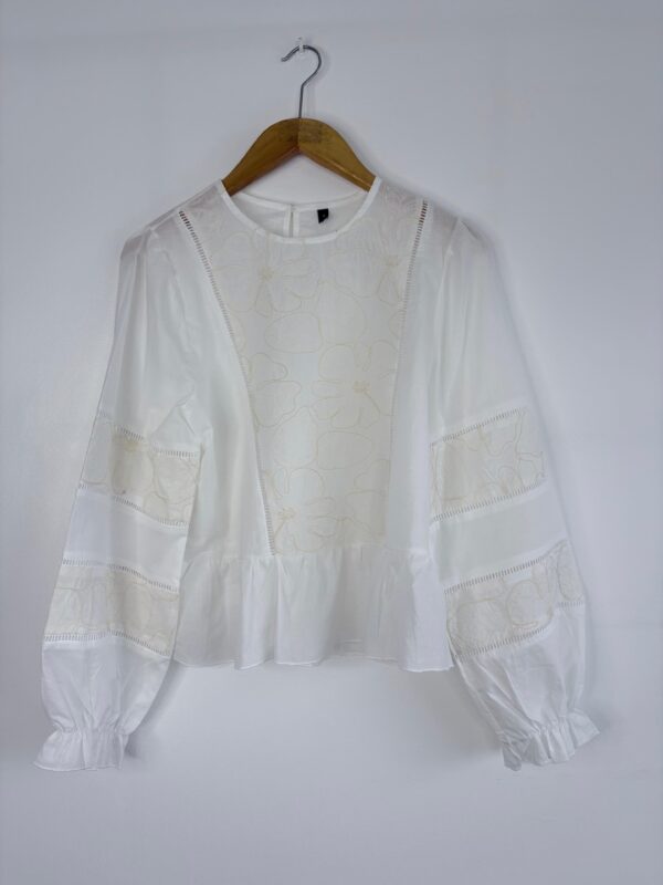 WhatsApp Image 2026-03-25 at 15.37.19 4 Blusa flores bordadas volados