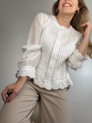 WhatsApp Image 2026-03-25 at 15.42.03 1 Blusa tableada puntillas
