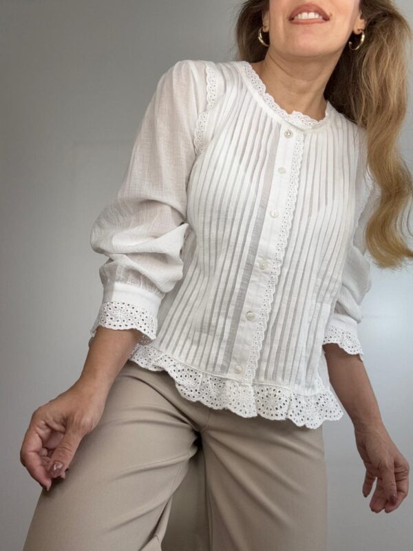 Blusa tableada puntillas