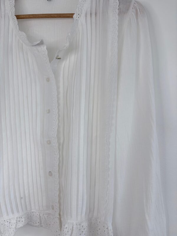 Blusa tableada puntillas