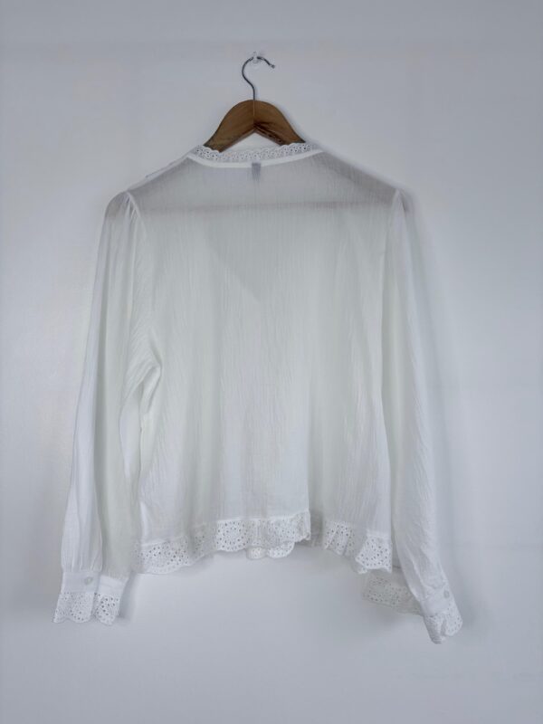 Blusa tableada puntillas