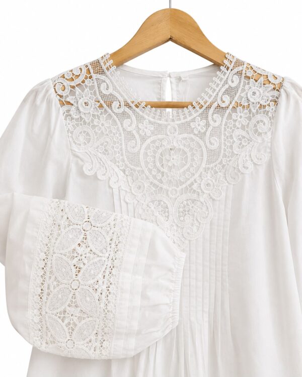 WhatsApp Image 2026-07-29 at 13.12.03 4 Blusa con puntilla