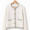 cardigan ribetes botones brillos