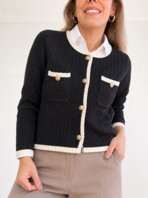 Sweater botones ribetes
