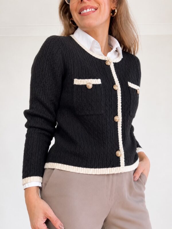 Sweater botones ribetes