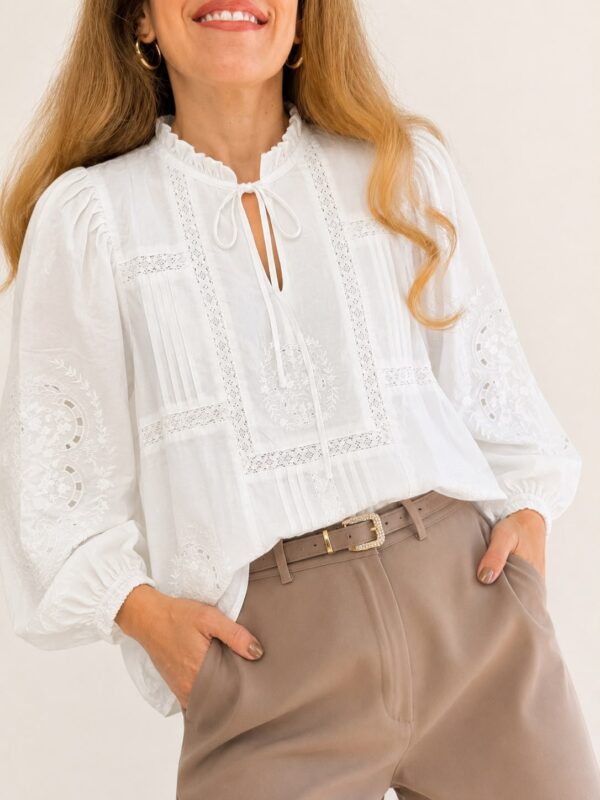 WhatsApp Image 2026-07-28 at 17.52.30 1 Blusa bordada lazo