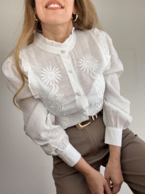 Blusa flores bordadas volados